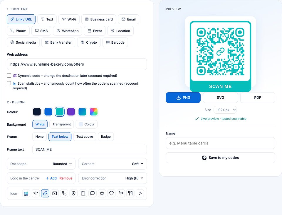 Pagina Crea: indirizzo web inserito, colore verde petrolio, cornice «Testo sotto» con SCAN ME e un simbolo di link al centro; a destra l’anteprima con i pulsanti di download PNG, SVG e PDF.